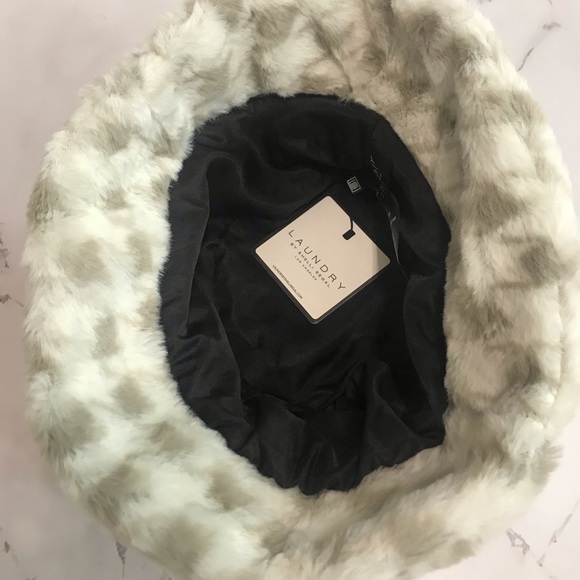 NWT Laundry by Shelli Segal Faux Fur Bucket Hat Grey and White - Picture 2 of 4